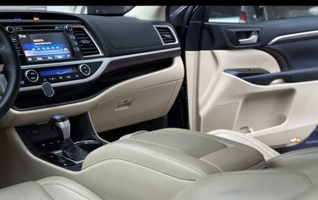 Toyota Highlander III, 2014 год, 2 550 000 рублей, 2 фотография