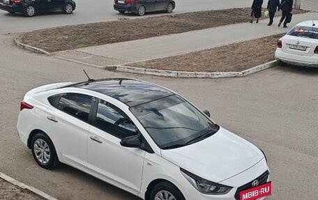 Hyundai Solaris II рестайлинг, 2017 год, 1 000 000 рублей, 3 фотография