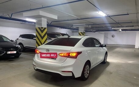 Hyundai Solaris II рестайлинг, 2017 год, 1 000 000 рублей, 15 фотография