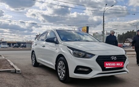 Hyundai Solaris II рестайлинг, 2017 год, 1 000 000 рублей, 5 фотография