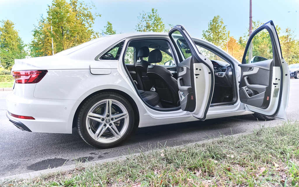 Audi A4 B9, 2019 год, 3 400 000 рублей, 14 фотография