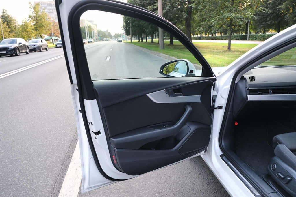 Audi A4 B9, 2019 год, 3 400 000 рублей, 30 фотография