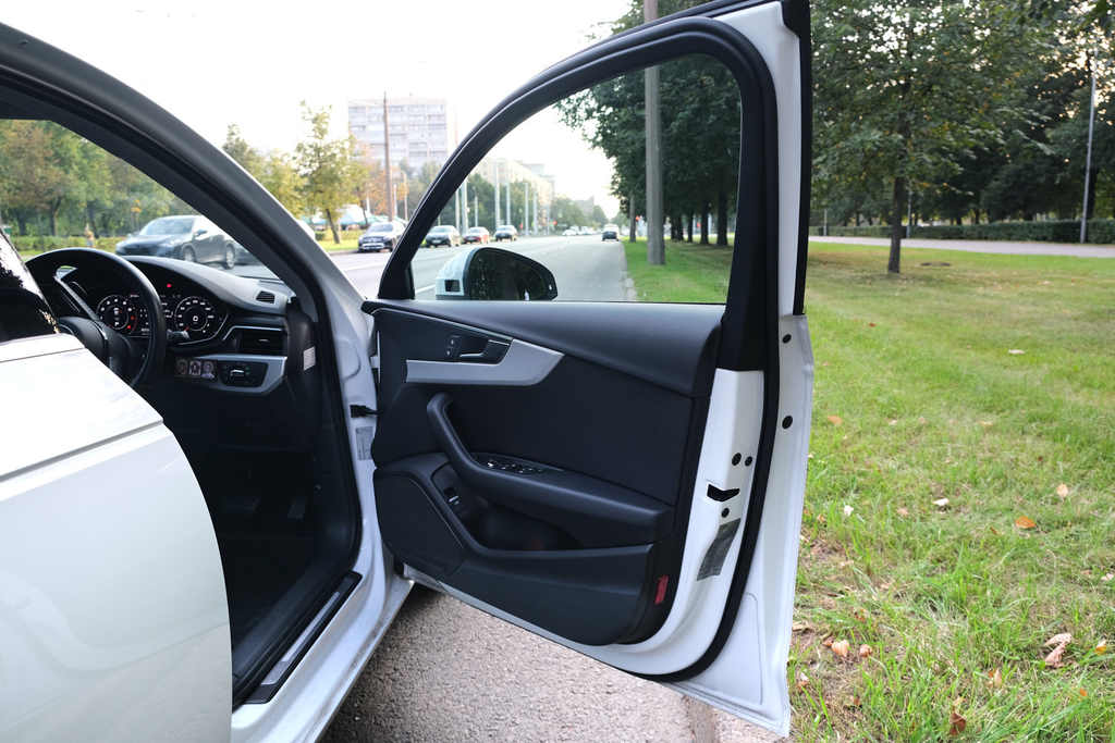 Audi A4 B9, 2019 год, 3 400 000 рублей, 26 фотография