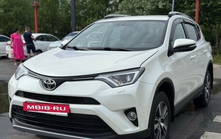 Toyota RAV4, 2017 год, 2 250 000 рублей, 2 фотография