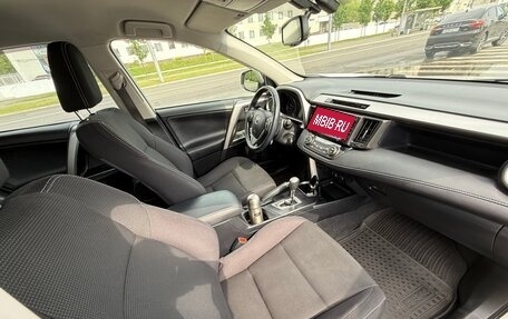 Toyota RAV4, 2017 год, 2 250 000 рублей, 14 фотография