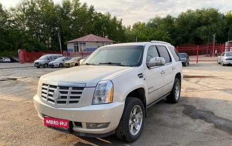 Cadillac Escalade III, 2011 год, 1 800 000 рублей, 1 фотография