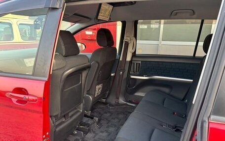 Toyota ISis I, 2014 год, 950 000 рублей, 11 фотография