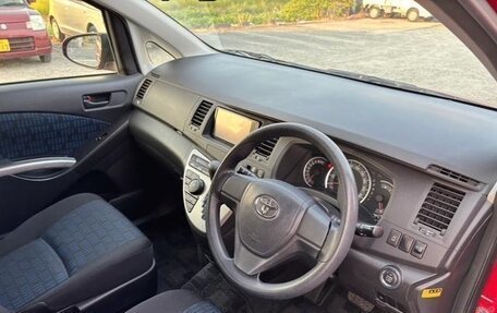 Toyota ISis I, 2014 год, 950 000 рублей, 14 фотография