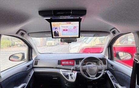 Toyota ISis I, 2014 год, 950 000 рублей, 15 фотография