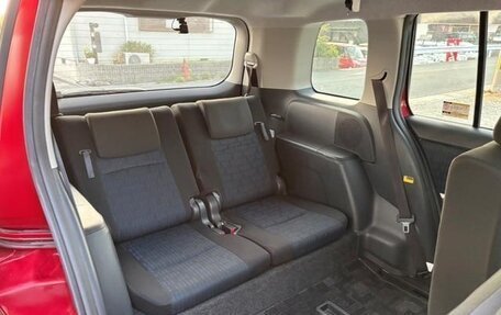 Toyota ISis I, 2014 год, 950 000 рублей, 18 фотография