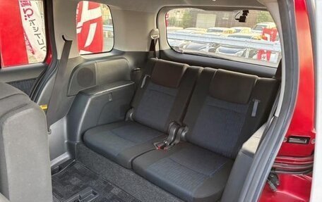 Toyota ISis I, 2014 год, 950 000 рублей, 20 фотография
