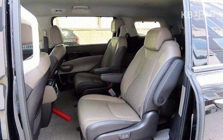 KIA Carnival, 2025 год, 4 250 000 рублей, 6 фотография