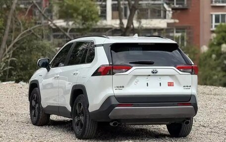 Toyota RAV4, 2021 год, 2 411 000 рублей, 6 фотография