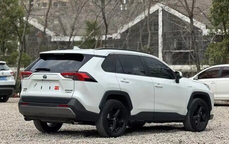Toyota RAV4, 2021 год, 2 411 000 рублей, 4 фотография
