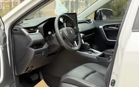 Toyota RAV4, 2021 год, 2 411 000 рублей, 8 фотография