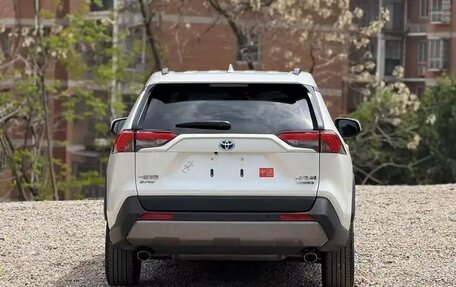 Toyota RAV4, 2021 год, 2 411 000 рублей, 5 фотография