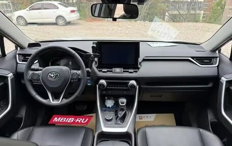 Toyota RAV4, 2021 год, 2 411 000 рублей, 10 фотография