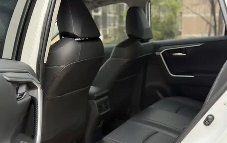 Toyota RAV4, 2021 год, 2 411 000 рублей, 13 фотография