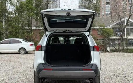 Toyota RAV4, 2021 год, 2 411 000 рублей, 19 фотография