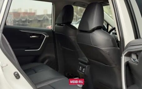 Toyota RAV4, 2021 год, 2 411 000 рублей, 16 фотография