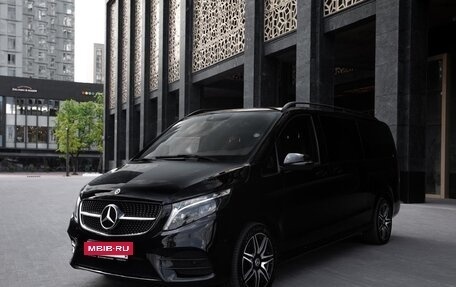 Mercedes-Benz V-Класс, 2023 год, 16 100 000 рублей, 2 фотография