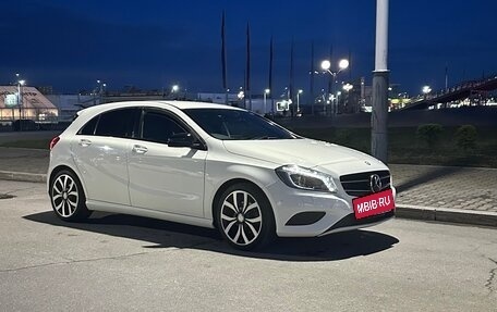 Mercedes-Benz A-Класс, 2015 год, 1 600 000 рублей, 3 фотография