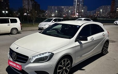 Mercedes-Benz A-Класс, 2015 год, 1 600 000 рублей, 2 фотография