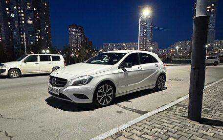 Mercedes-Benz A-Класс, 2015 год, 1 600 000 рублей, 7 фотография
