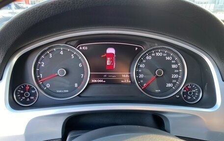 Volkswagen Touareg III, 2010 год, 1 640 000 рублей, 15 фотография