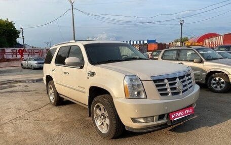 Cadillac Escalade III, 2011 год, 1 800 000 рублей, 3 фотография
