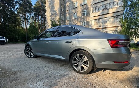 Skoda Superb III рестайлинг, 2019 год, 3 550 000 рублей, 2 фотография