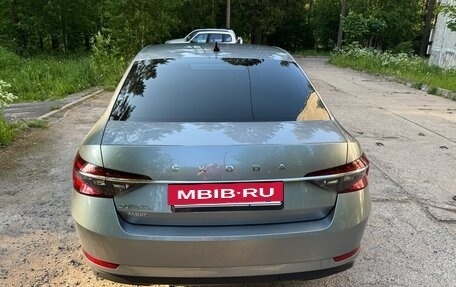Skoda Superb III рестайлинг, 2019 год, 3 550 000 рублей, 3 фотография