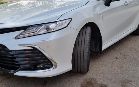 Toyota Camry, 2021 год, 3 650 000 рублей, 2 фотография