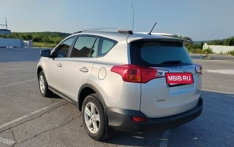 Toyota RAV4, 2014 год, 1 700 000 рублей, 9 фотография