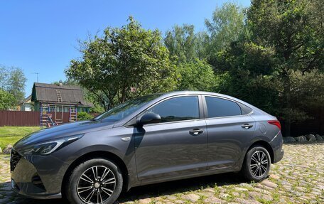 Hyundai Solaris II рестайлинг, 2021 год, 1 720 000 рублей, 3 фотография