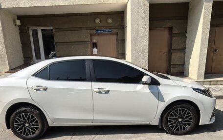 Toyota Corolla, 2017 год, 2 000 000 рублей, 2 фотография