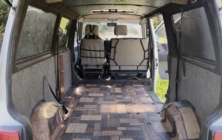 Volkswagen Caravelle T4, 1995 год, 620 000 рублей, 18 фотография
