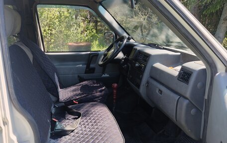 Volkswagen Caravelle T4, 1995 год, 620 000 рублей, 14 фотография
