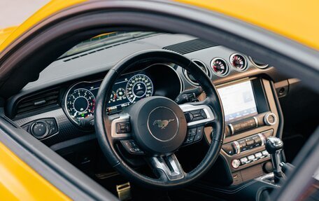 Ford Mustang VI рестайлинг, 2021 год, 4 500 000 рублей, 6 фотография
