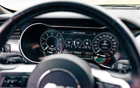 Ford Mustang VI рестайлинг, 2021 год, 4 500 000 рублей, 8 фотография