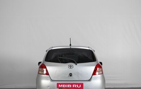 Toyota Vitz, 2005 год, 449 000 рублей, 4 фотография