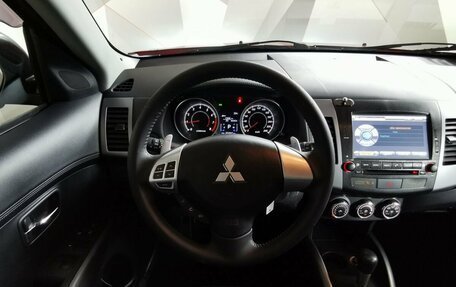 Mitsubishi Outlander III рестайлинг 3, 2010 год, 825 150 рублей, 15 фотография