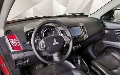 Mitsubishi Outlander III рестайлинг 3, 2010 год, 825 150 рублей, 14 фотография