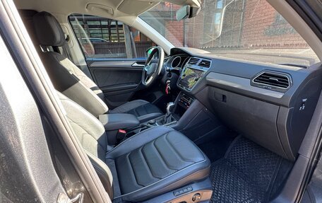 Volkswagen Tiguan II, 2021 год, 2 900 000 рублей, 10 фотография