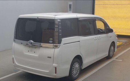 Toyota Voxy III, 2015 год, 1 590 000 рублей, 2 фотография