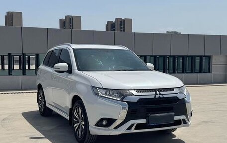 Mitsubishi Outlander III рестайлинг 3, 2021 год, 1 700 898 рублей, 3 фотография