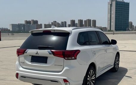Mitsubishi Outlander III рестайлинг 3, 2021 год, 1 700 898 рублей, 5 фотография