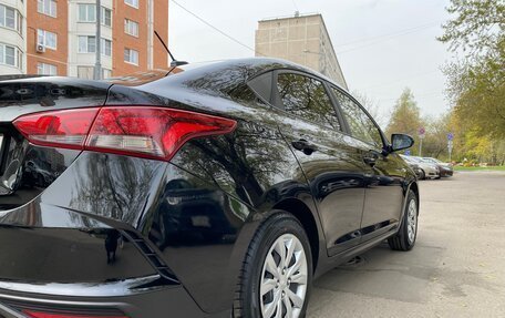 Hyundai Solaris II рестайлинг, 2021 год, 1 800 000 рублей, 4 фотография