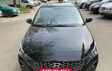 Hyundai Solaris II рестайлинг, 2021 год, 1 800 000 рублей, 2 фотография