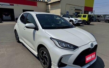 Toyota Yaris, 2021 год, 974 000 рублей, 3 фотография